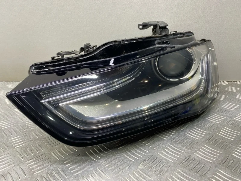 Фара ксенон Audi A4 B8