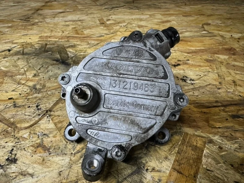 Насос вакуумный Volvo XC90