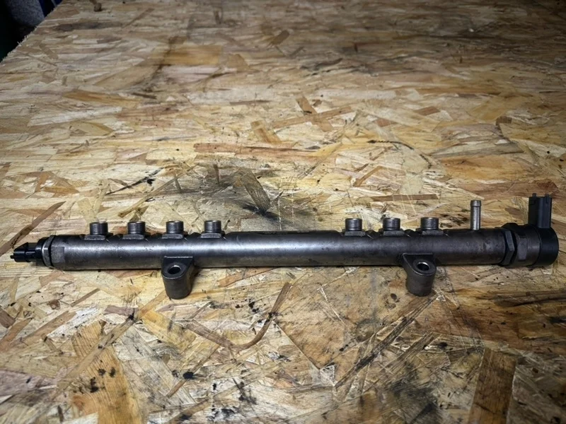 Топливная рейка Volvo XC90