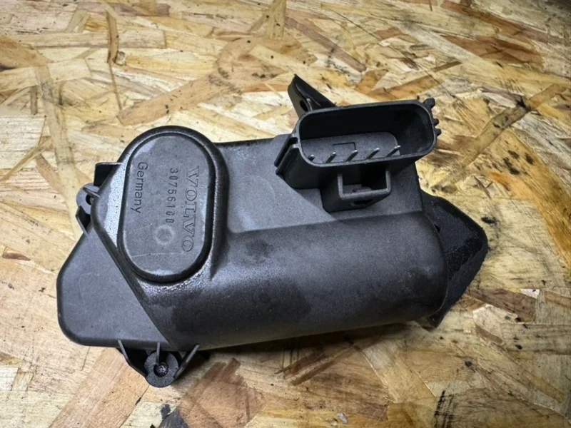 Механизм изменения геометрии впускного коллектора Volvo XC90