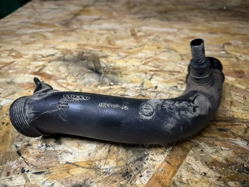 Патрубок воздушного фильтра Volvo XC90