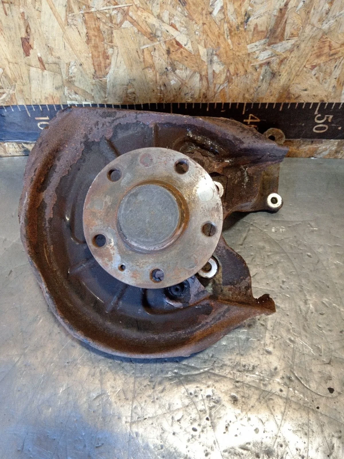 Кулак задний левый Skoda Octavia II рестайлинг (2008—2013) 2010 1Z/F9R