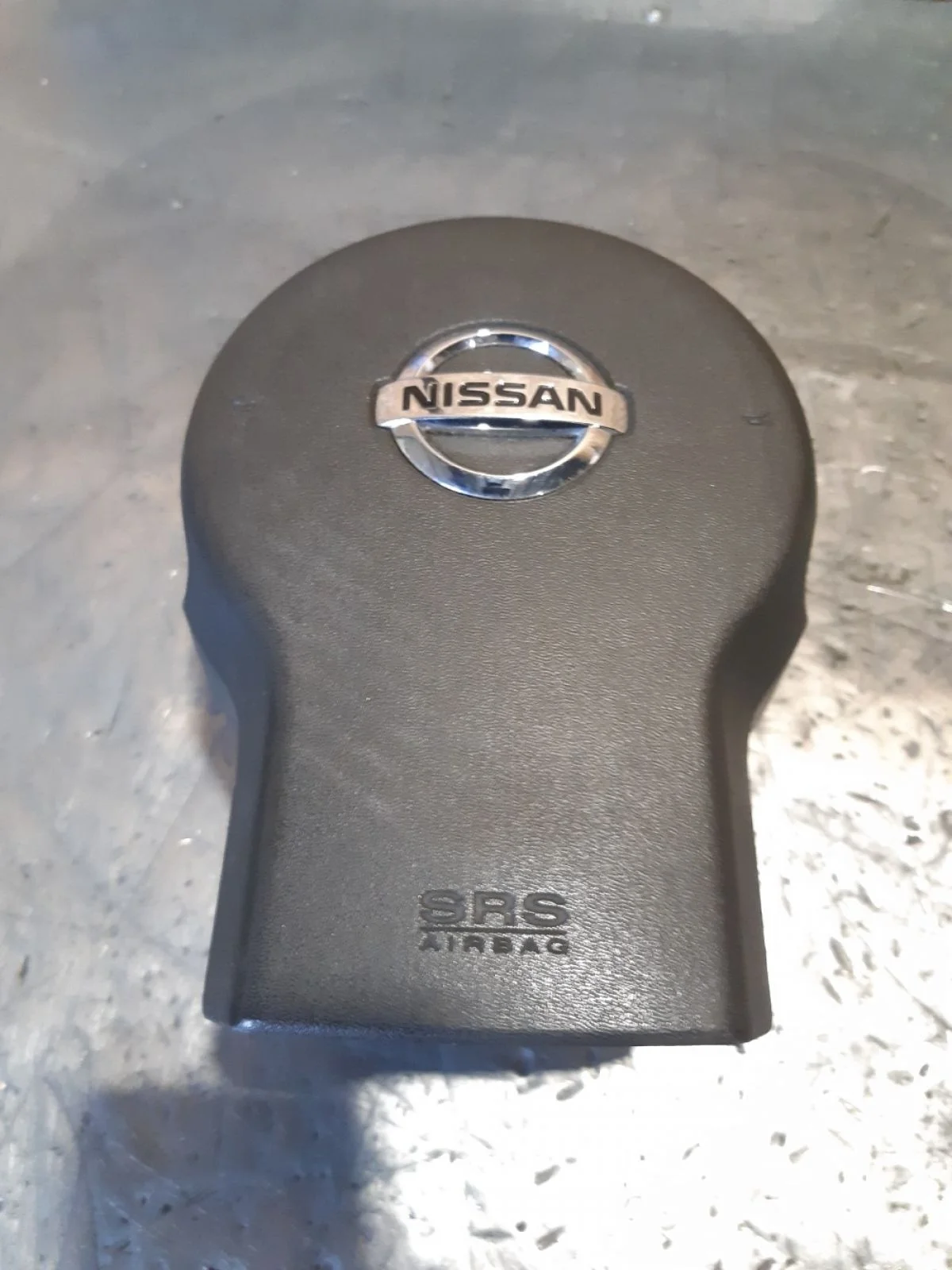 Подушка безопасности в рулевое колесо Nissan Navara D40 (2004—2010) 2008 серебристый