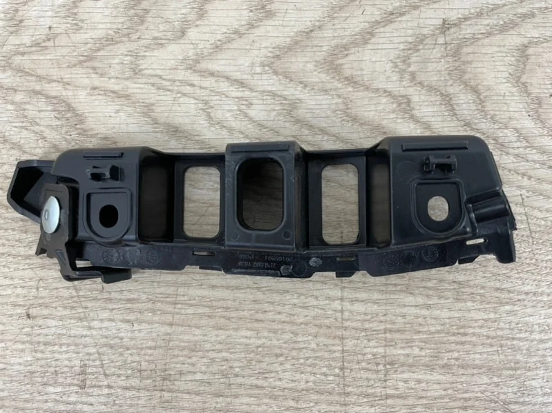 Кронштейн бампера VW Touareg 2010-2014 7P