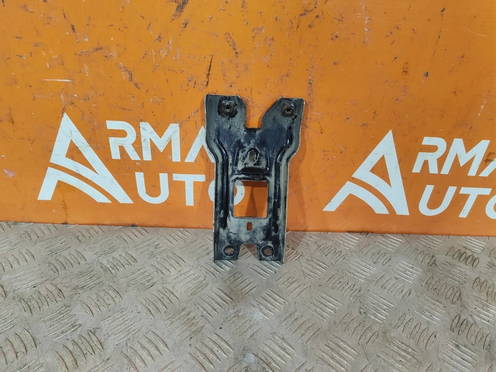 Кронштейн замка капота Skoda Rapid 2020-нв