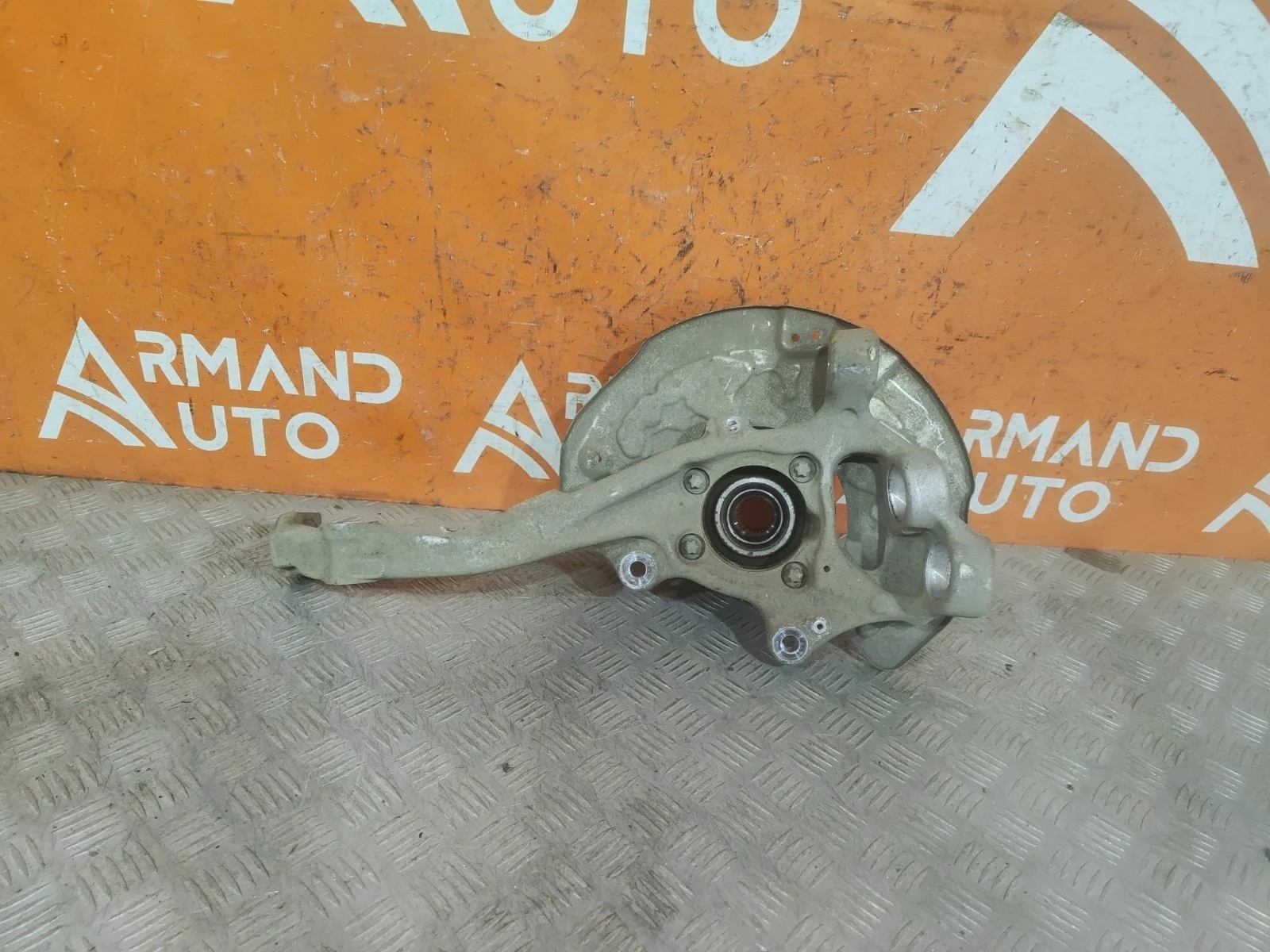 Кулак поворотный Mercedes GLC-Class 2015-нв X253