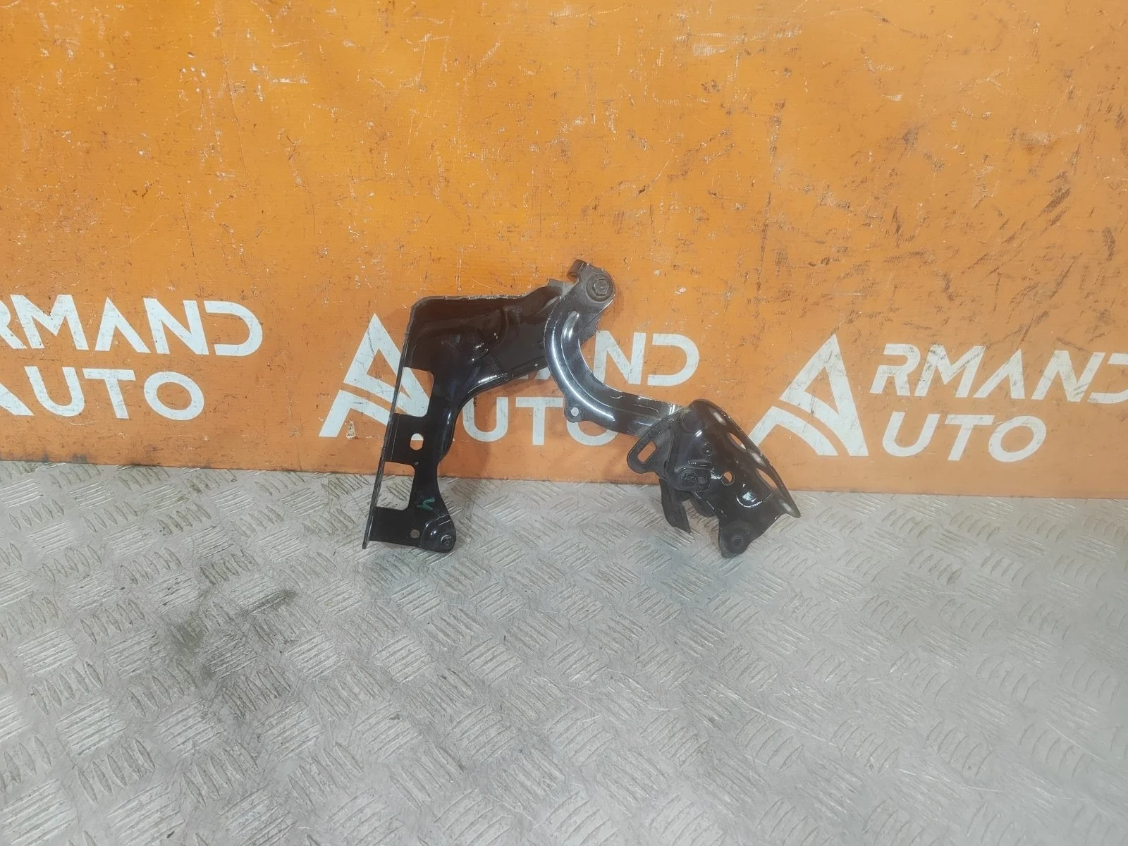 Петля капота Mercedes -Class 2016-нв W213, S213, C238