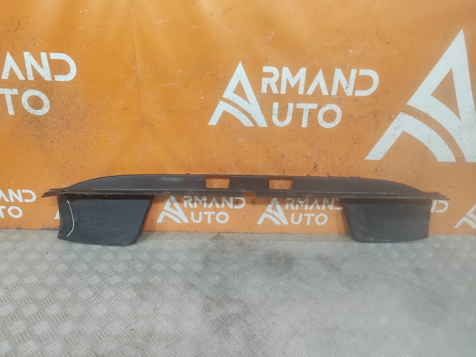 Накладка бампера верхняя Volkswagen Amarok 2010-нв HA