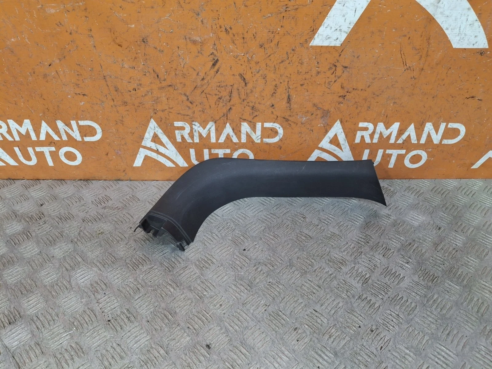 Обшивка двери багажника верхняя Mitsubishi Outlander 2012-нв 3