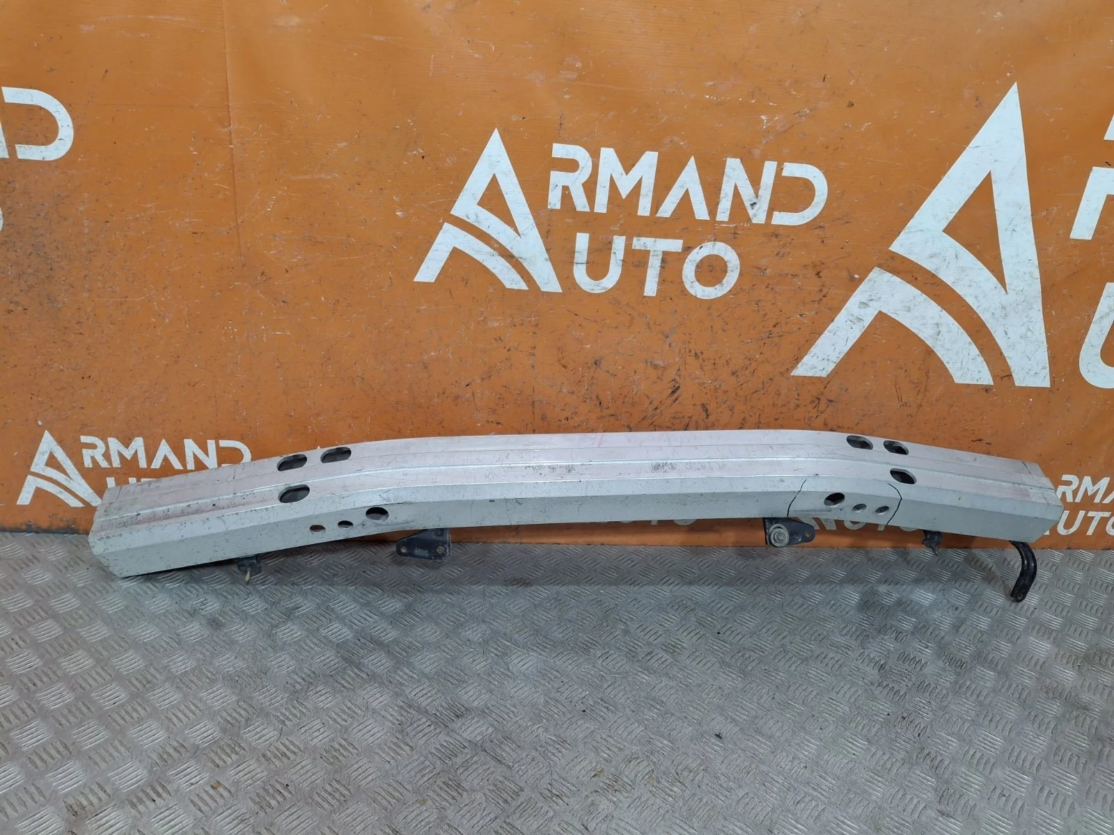 Усилитель бампера Toyota Land Cruiser 2007-2021