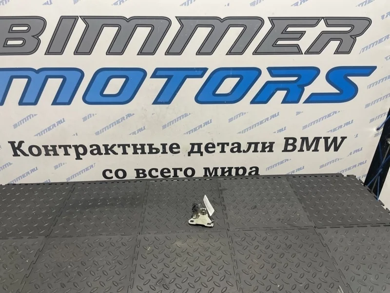 Кронштейн крыла BMW 520d 41357207204 F11 N47D20C, правый