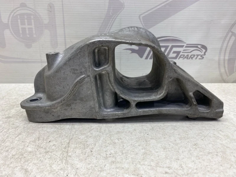 Кронштейн двигателя Mercedes-benz 2014 W246