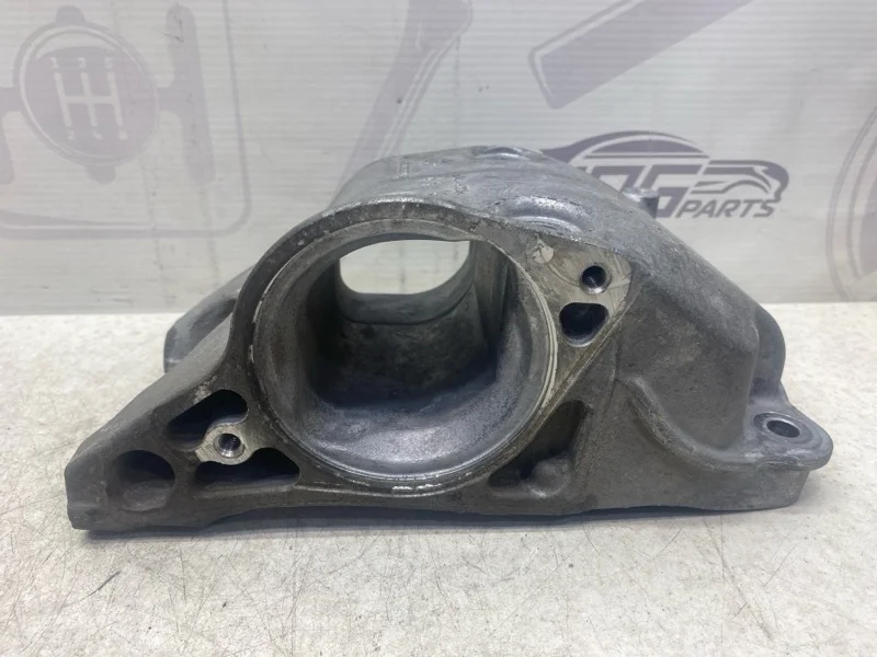 Кронштейн двигателя Mercedes-benz 2016 W246