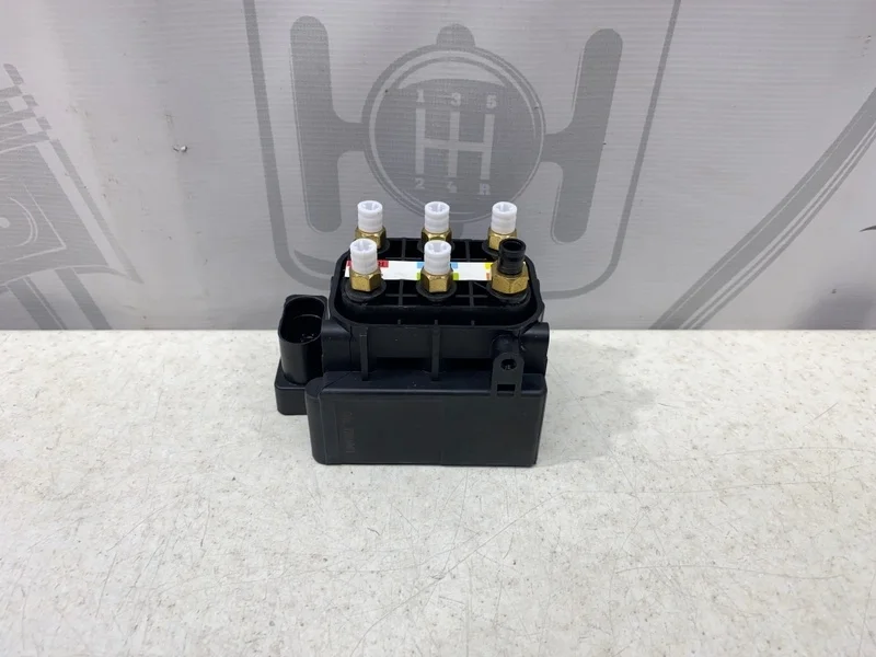 Блок клапанов пневмоподвески Mercedes-benz ML W164