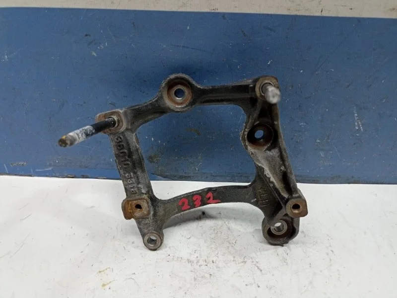 Кронштейн компрессора кондиционера Toyota Camry 2020 1250236010 ASV70 2.0 6AR-FSE