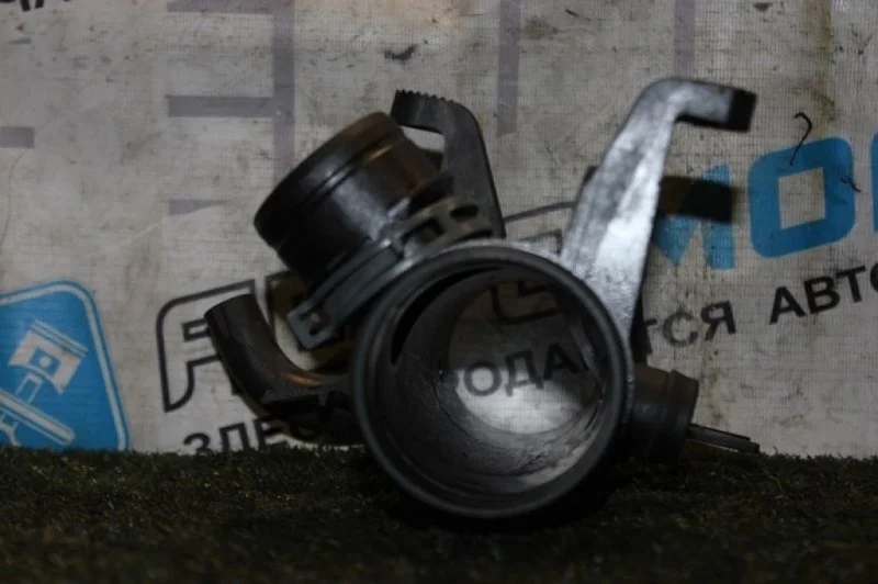 Воздуховод Volkswagen Golf V 03C129617E 1K1 BMY