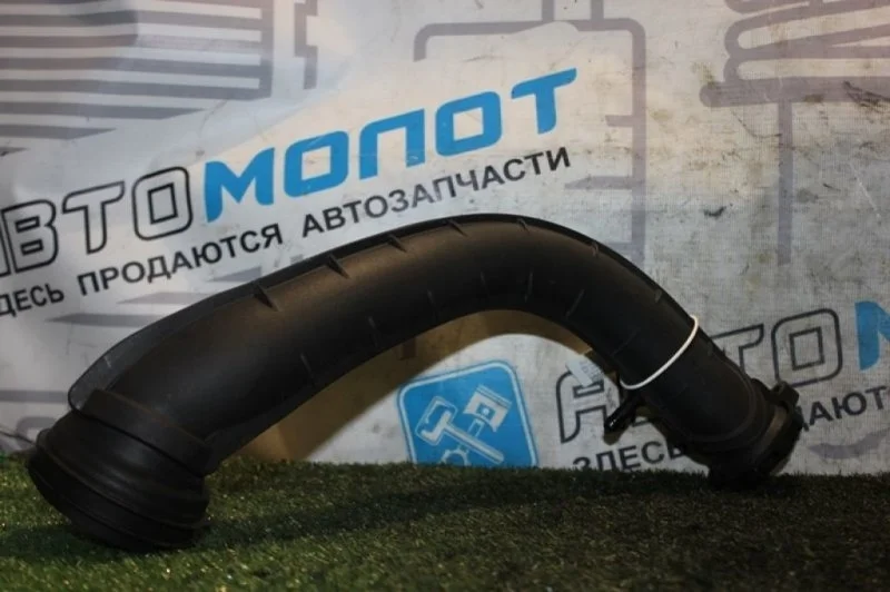 Патрубок воздушного фильтра Volkswagen Golf 03С145673M BMY