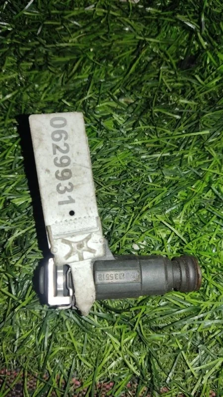 Форсунка топливная Audi A4 079133551B 4F2 BFM