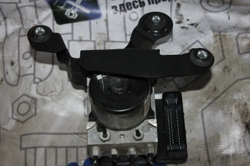 Блок ABS (насос) Cadillac Srx Ii 22752525 FEE