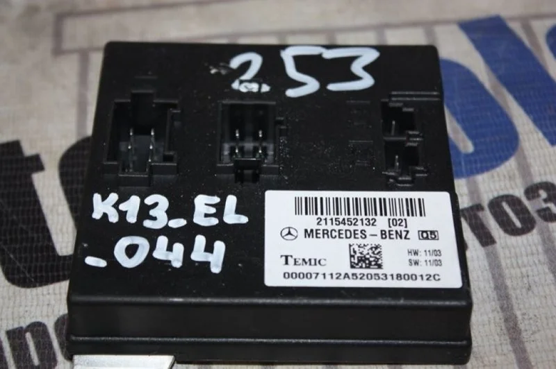 Блок предохранителей Mercedes-Benz E-Class A2115452132 W211