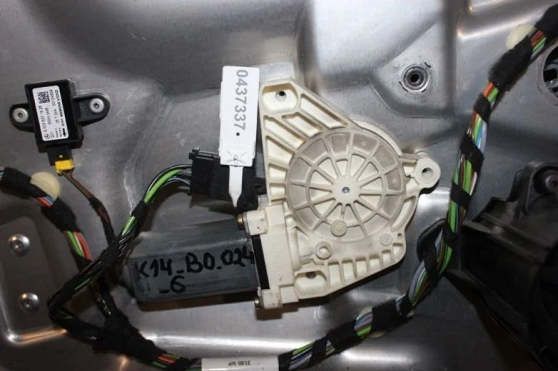 Моторчик стеклоподъемника Mercedes-Benz S-Class A2218202742 W221