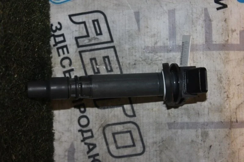 Катушка зажигания Toyota Crown 9091902250 URJ201 3GR