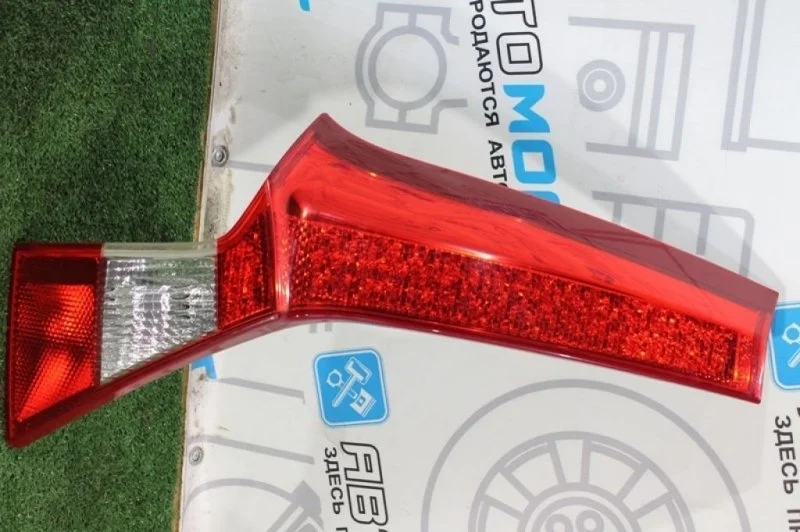 Фонарь задний внутренний левый Volvo V70 Iii 31395068 BW