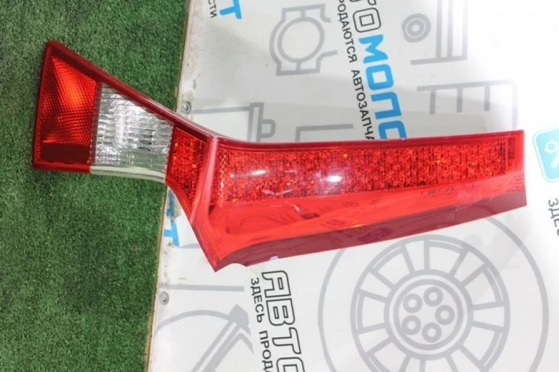 Фонарь задний внутренний правый Volvo V70 Iii 31395069 BW