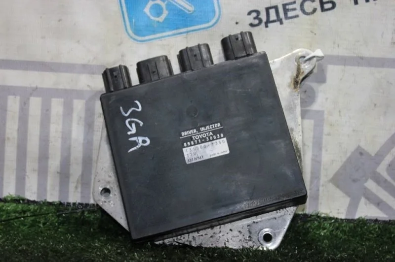 Блок управления форсунками Toyota Crown 8987130030 GRS182 3GR 3GR-FSE