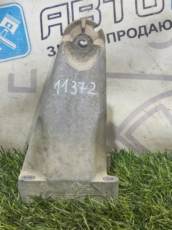 Кронштейн опоры двигателя Mercedes-Benz E-Class A2712232304 W204 W212 S204 S212 M271 271.860 271860, правый