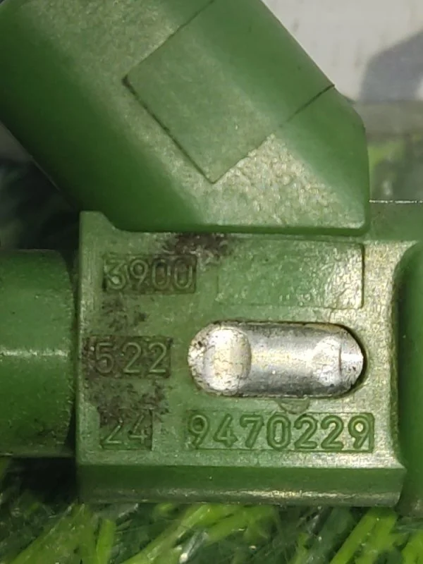 Форсунка топливная Volvo S60 S40 V50 C30 9470229 MW38 B5244S2