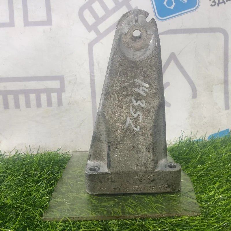 Кронштейн двигателя Mercedes Benz C-Class A2712232304 W204 W212 M271 271.860 271860