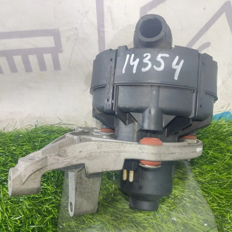 Насос продувки катализатора Mercedes Benz C-Class A0001406785 W204 W212 M271 271.860 271860