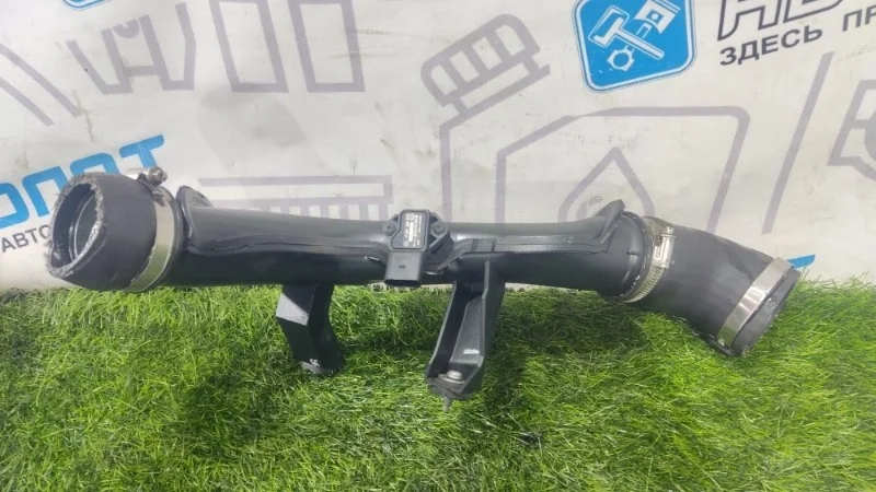 Патрубок интеркулера Volkswagen Tiguan 1K0145770N NF CAW