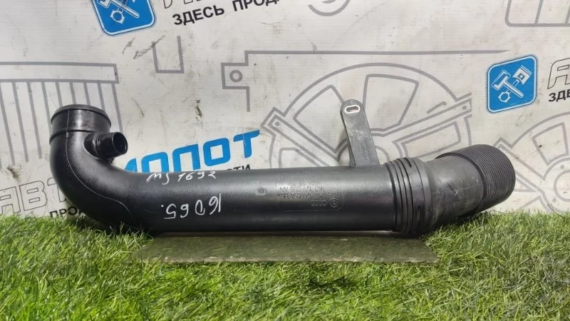 Патрубок воздушного фильтра Volkswagen Tiguan 1K0129654BE NF CAW CAWA