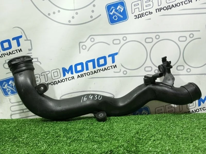 Патрубок интеркулера Volkswagen Golf Jetta Touran 1K0145762BL BLG