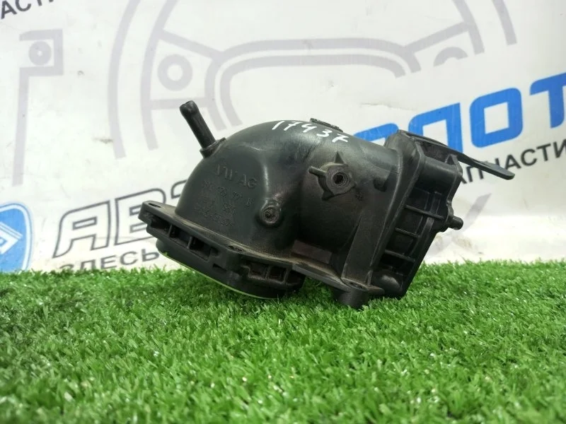 Патрубок впускной системы Volkswagen Golf 5 03C129721B BLG