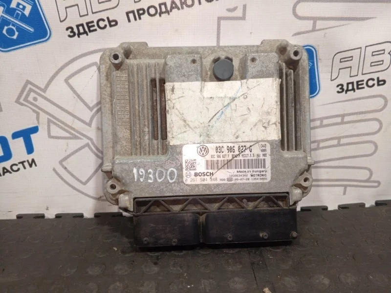 Блок управления двигателем Volkswagen Golf 03C906027G CAV CAVD