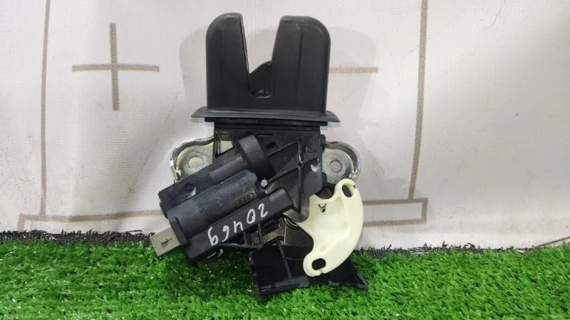 Замок багажника Volkswagen Passat Cc 4F5827505D B6 CAW