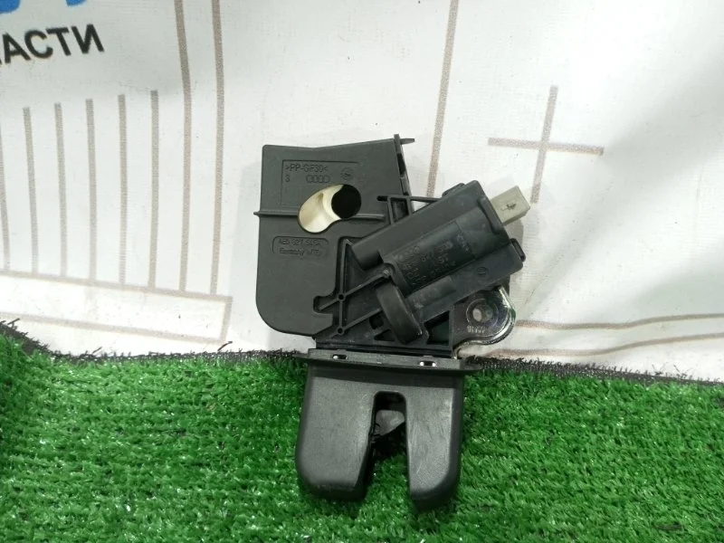 Замок багажника Audi A4 4F5827505D B8 CDN