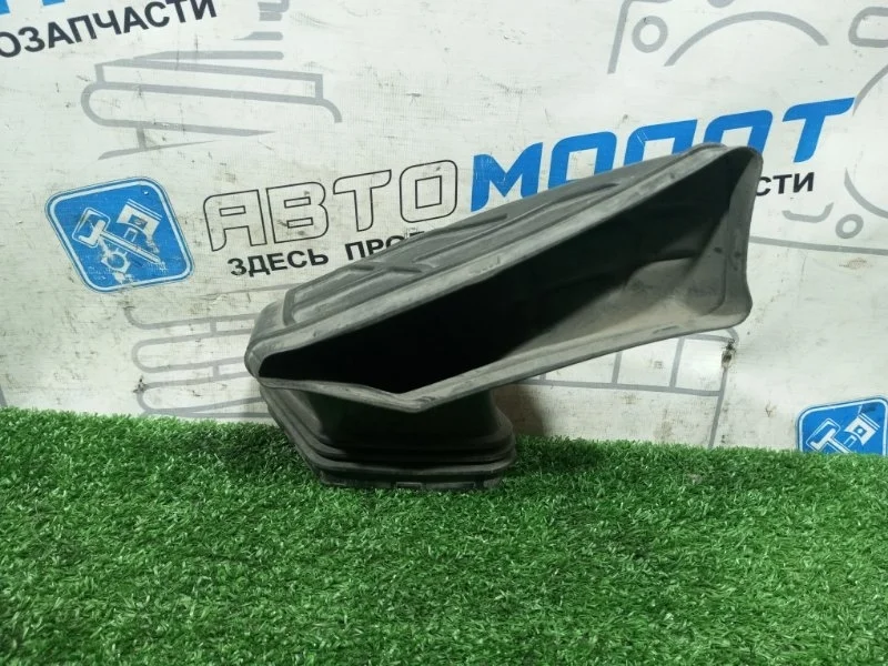 Воздухозаборник Audi Q5 8R0129739A 8R CDN