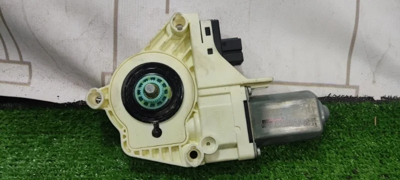 Моторчик стеклоподъемника Audi Q7 4L0959802B 4LB