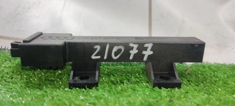 Антенна Audi Q7 4F0907247A 4LB