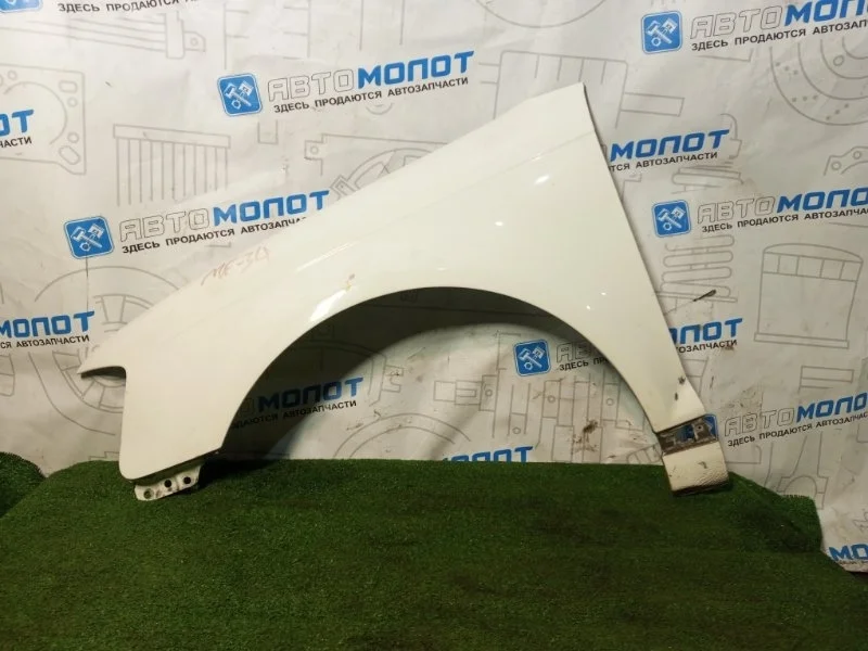 Крыло переднее левое Audi A3 8P0821105G 8PA CDA
