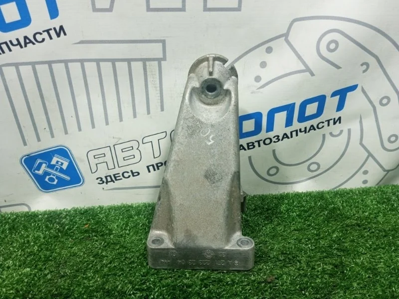Кронштейн опоры двигателя Mercedes-Benz C-Class A2712232304 W204 271820, правый