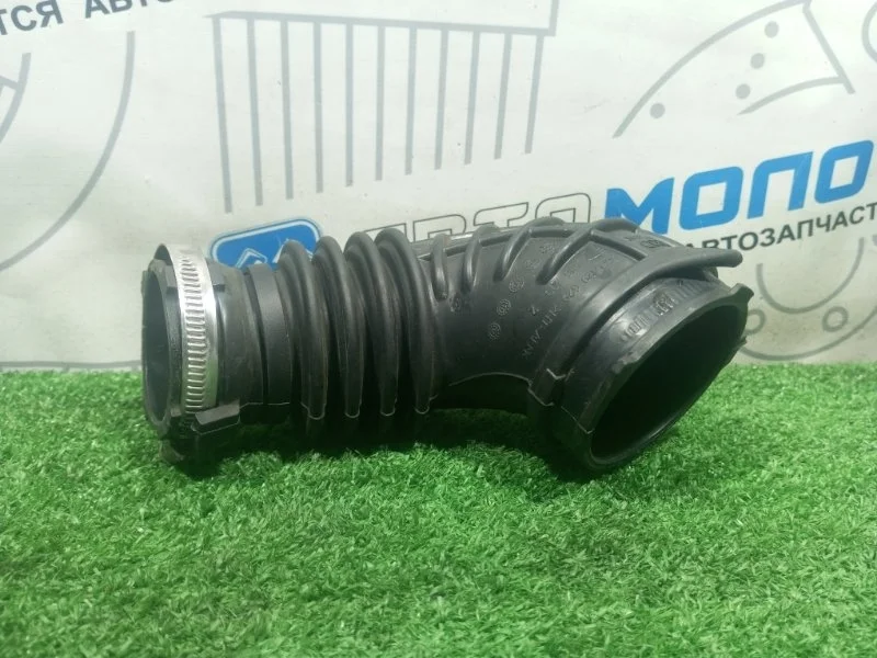 Патрубок воздушного фильтра Audi A4 06H129629 B8 CDH