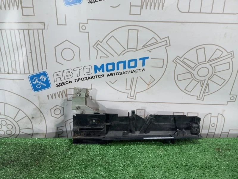 Кронштейн радиатора BMW 1-Series 17117600536 F20 N13B16A, левый