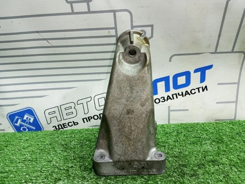 Кронштейн опоры двигателя Mercedes-Benz C-Class A2712232304 W204 271860