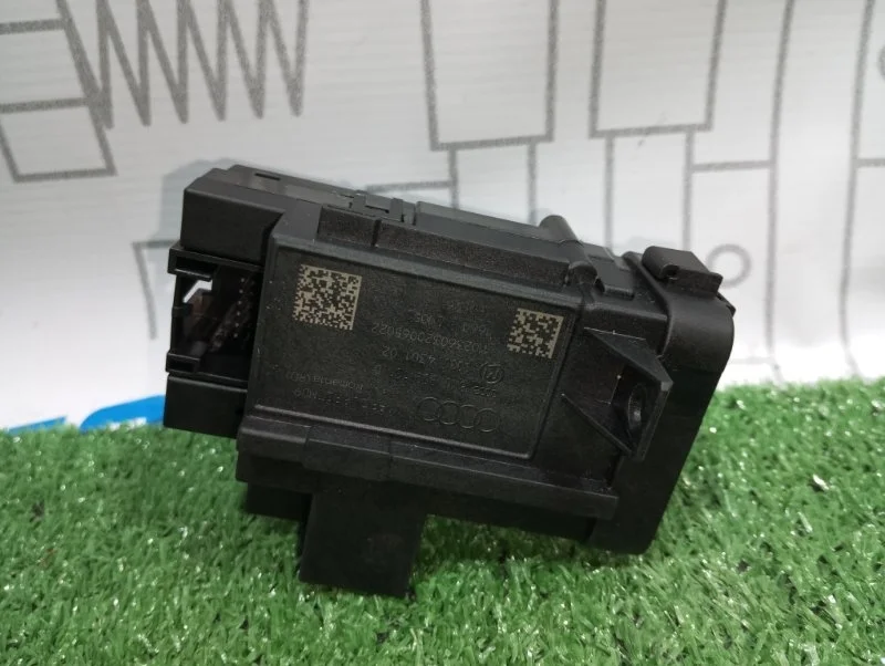 Замок зажигания Audi A4 8K0909131D B8 CDH