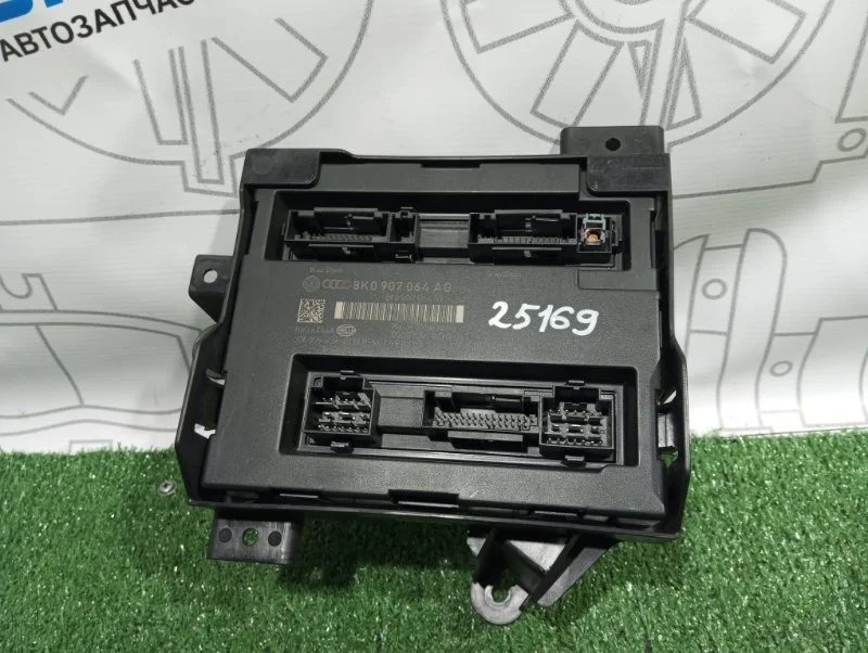 Блок предохранителей Audi A4 8K0907064AG B8 CDH